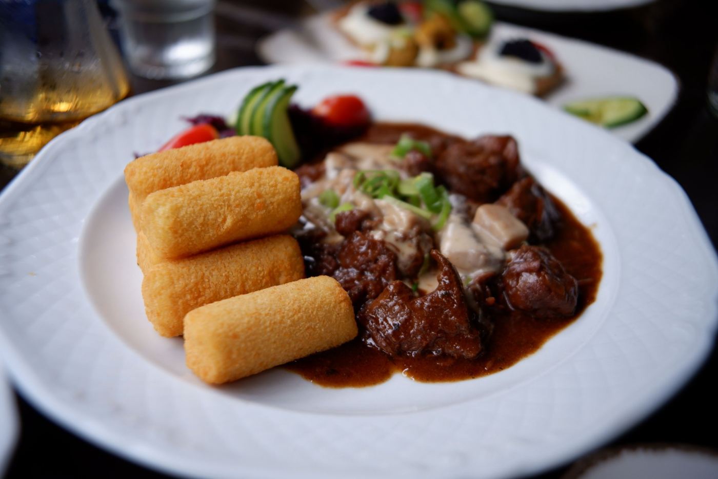 Bœuf braisé à la bière avec croquettes maison
